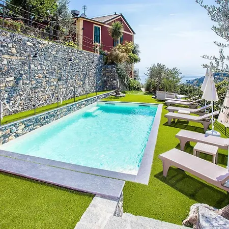 Σπίτι διακοπών Cozy In With Swimming Pool